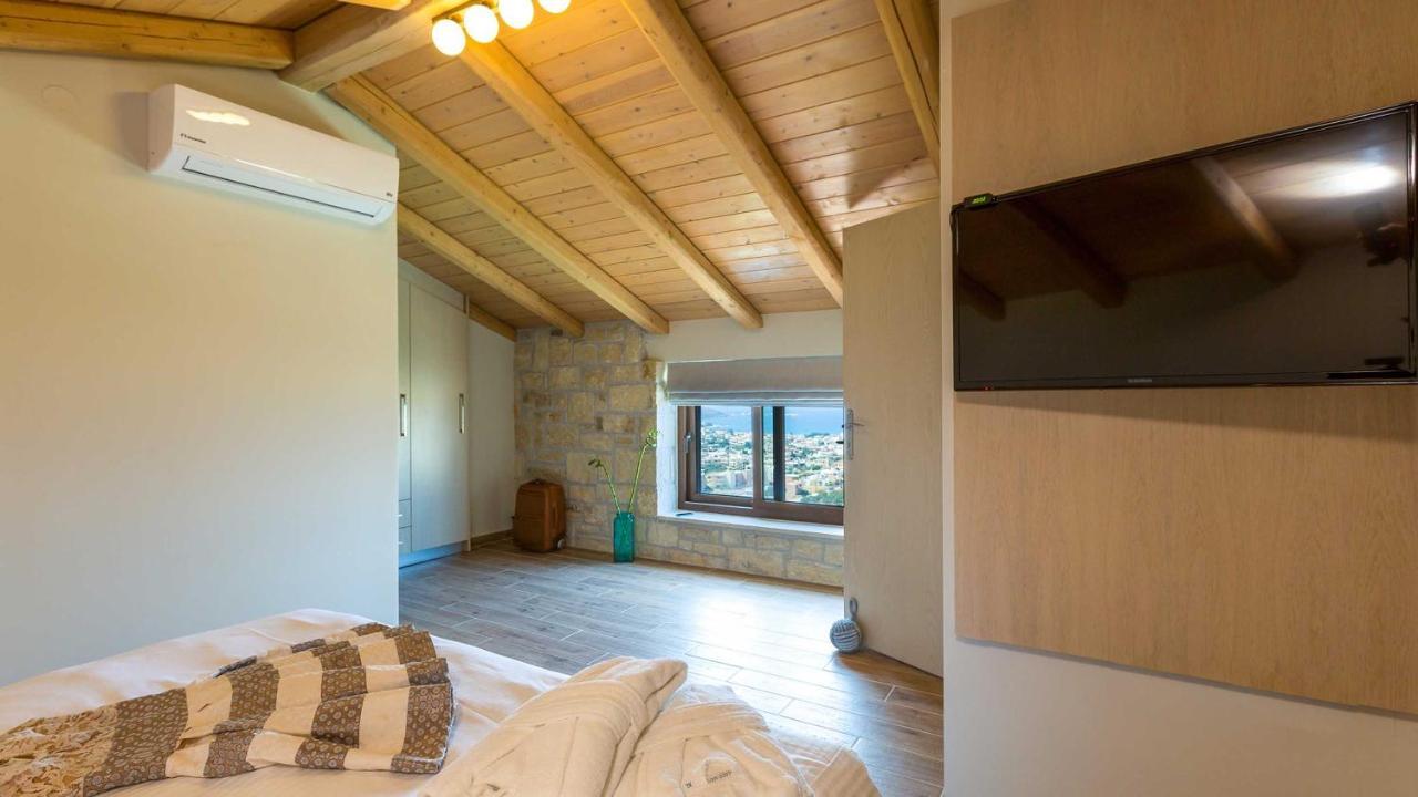 Villa Emilia I Luxury, Amazing Seaview, Next To The Town Kissamos Bagian luar foto