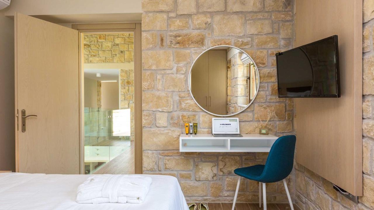 Villa Emilia I Luxury, Amazing Seaview, Next To The Town Kissamos Bagian luar foto