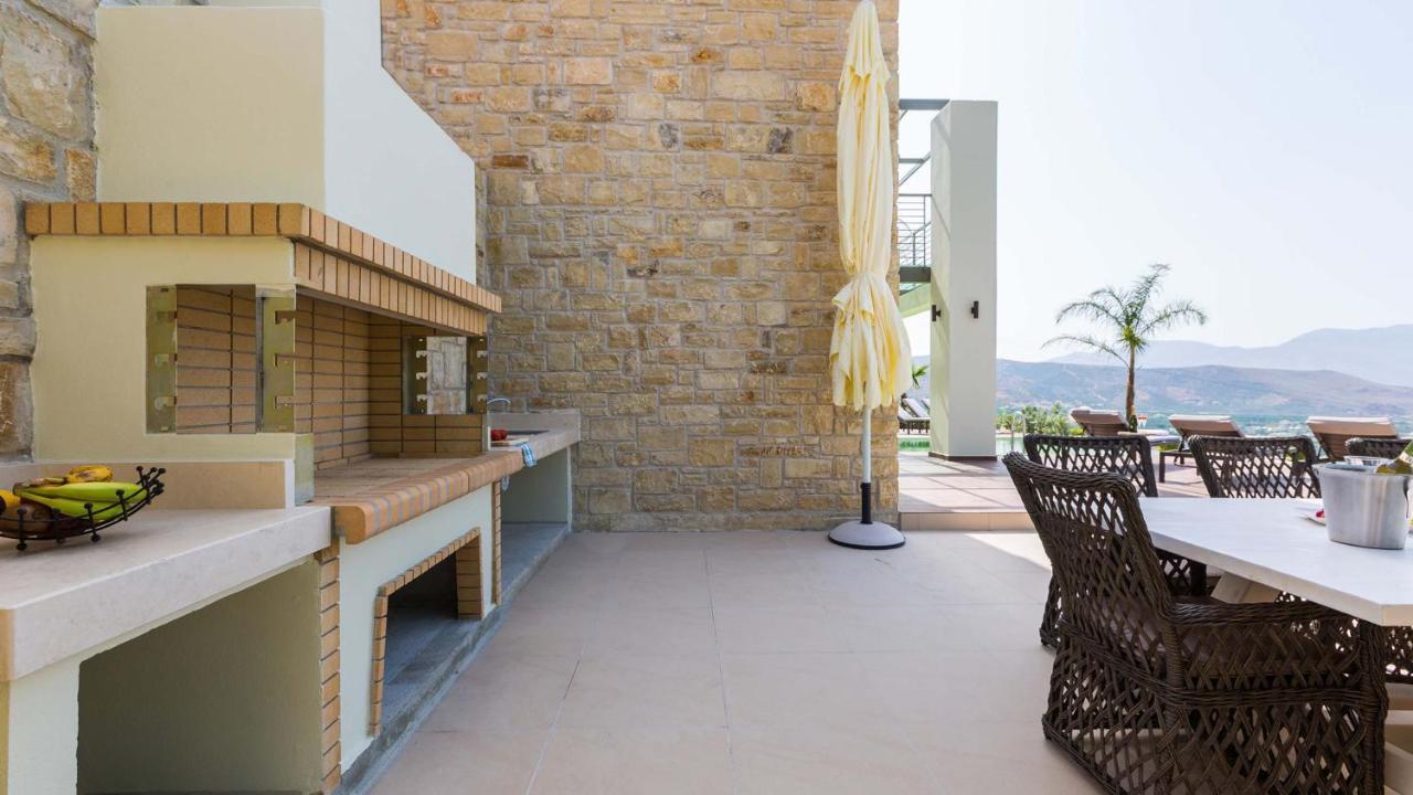 Villa Emilia I Luxury, Amazing Seaview, Next To The Town Kissamos Bagian luar foto