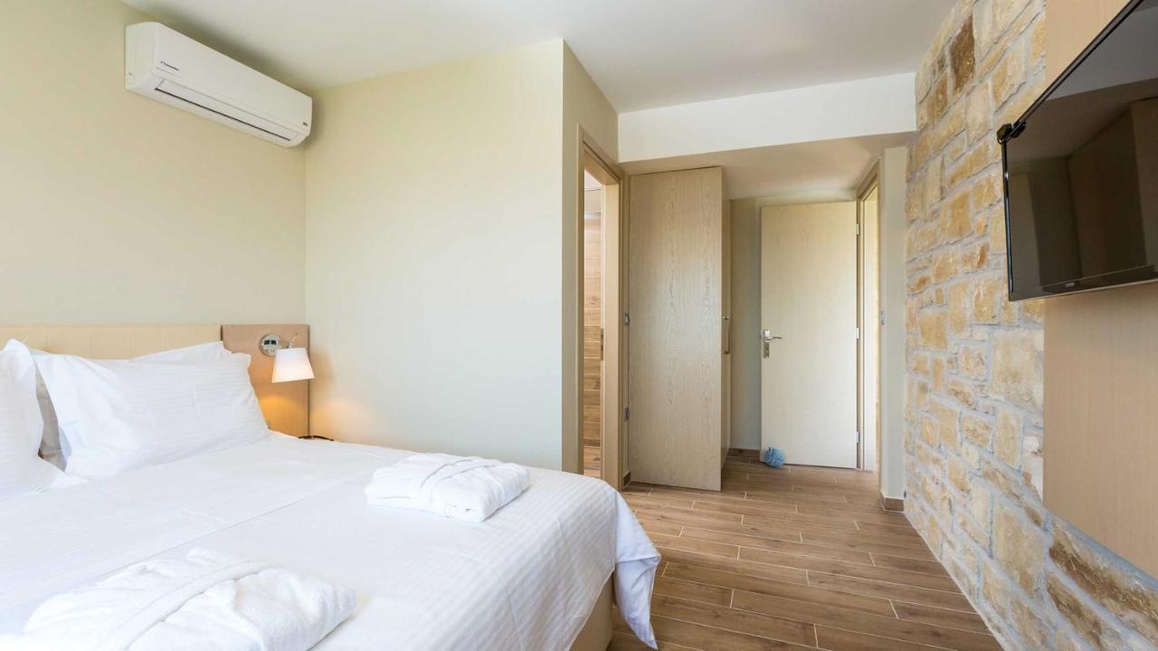 Villa Emilia I Luxury, Amazing Seaview, Next To The Town Kissamos Bagian luar foto