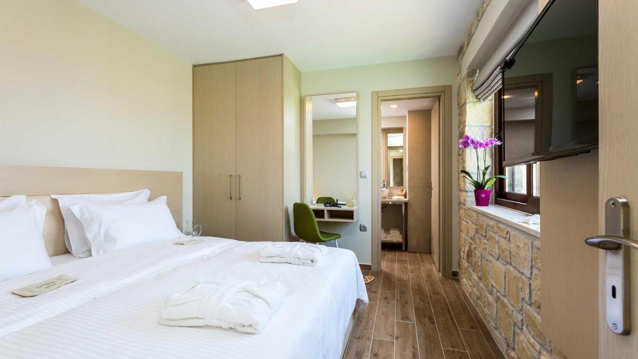 Villa Emilia I Luxury, Amazing Seaview, Next To The Town Kissamos Bagian luar foto