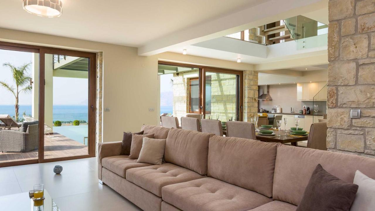 Villa Emilia I Luxury, Amazing Seaview, Next To The Town Kissamos Bagian luar foto