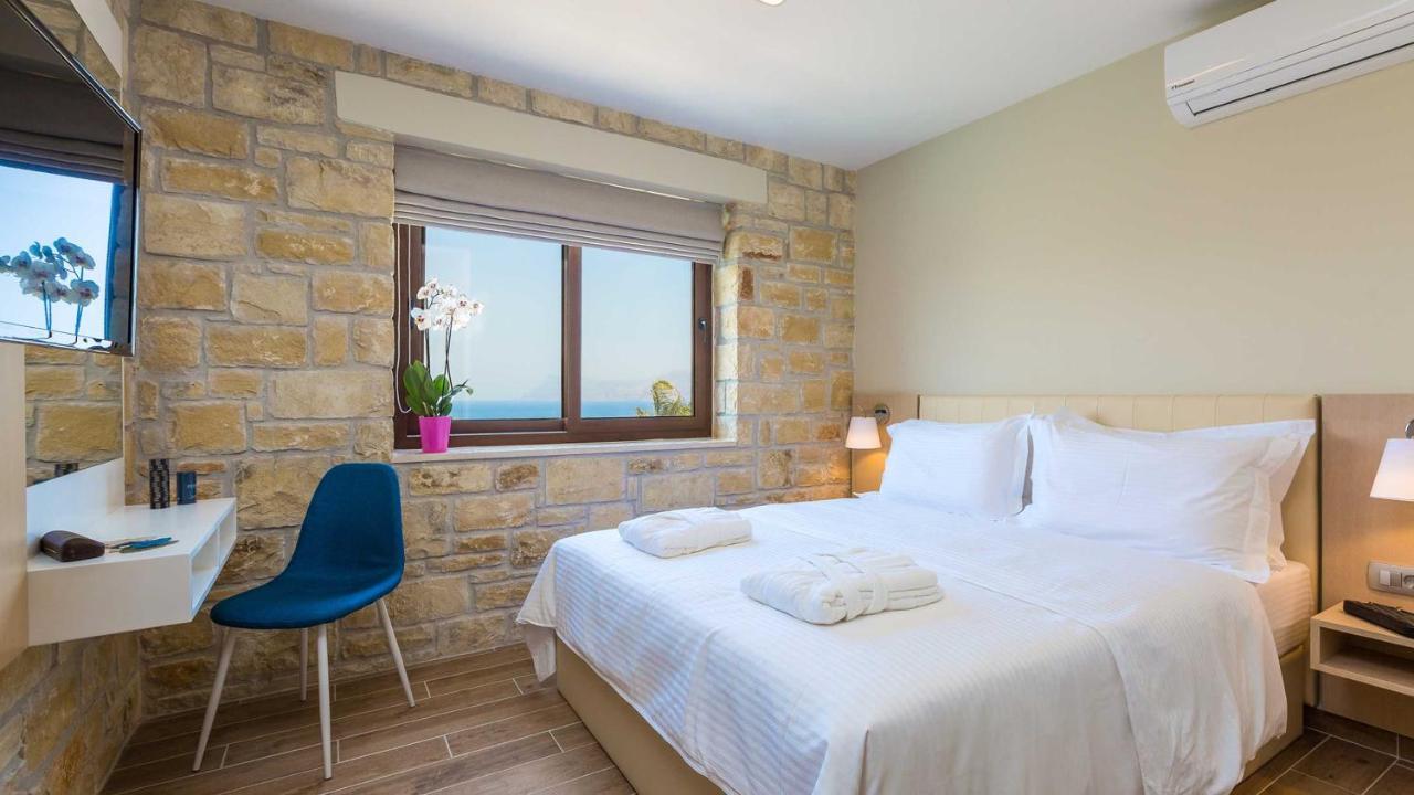 Villa Emilia I Luxury, Amazing Seaview, Next To The Town Kissamos Bagian luar foto