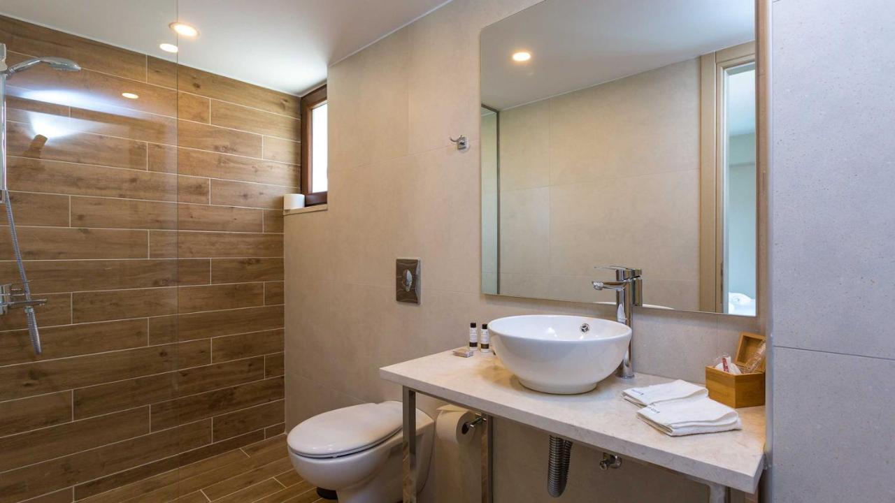 Villa Emilia I Luxury, Amazing Seaview, Next To The Town Kissamos Bagian luar foto