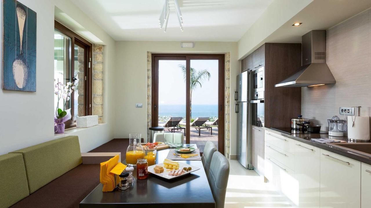 Villa Emilia I Luxury, Amazing Seaview, Next To The Town Kissamos Bagian luar foto