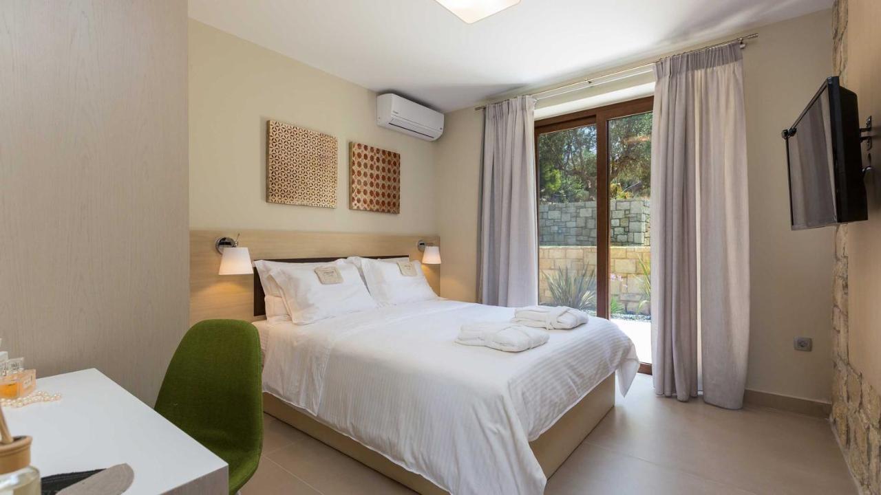 Villa Emilia I Luxury, Amazing Seaview, Next To The Town Kissamos Bagian luar foto